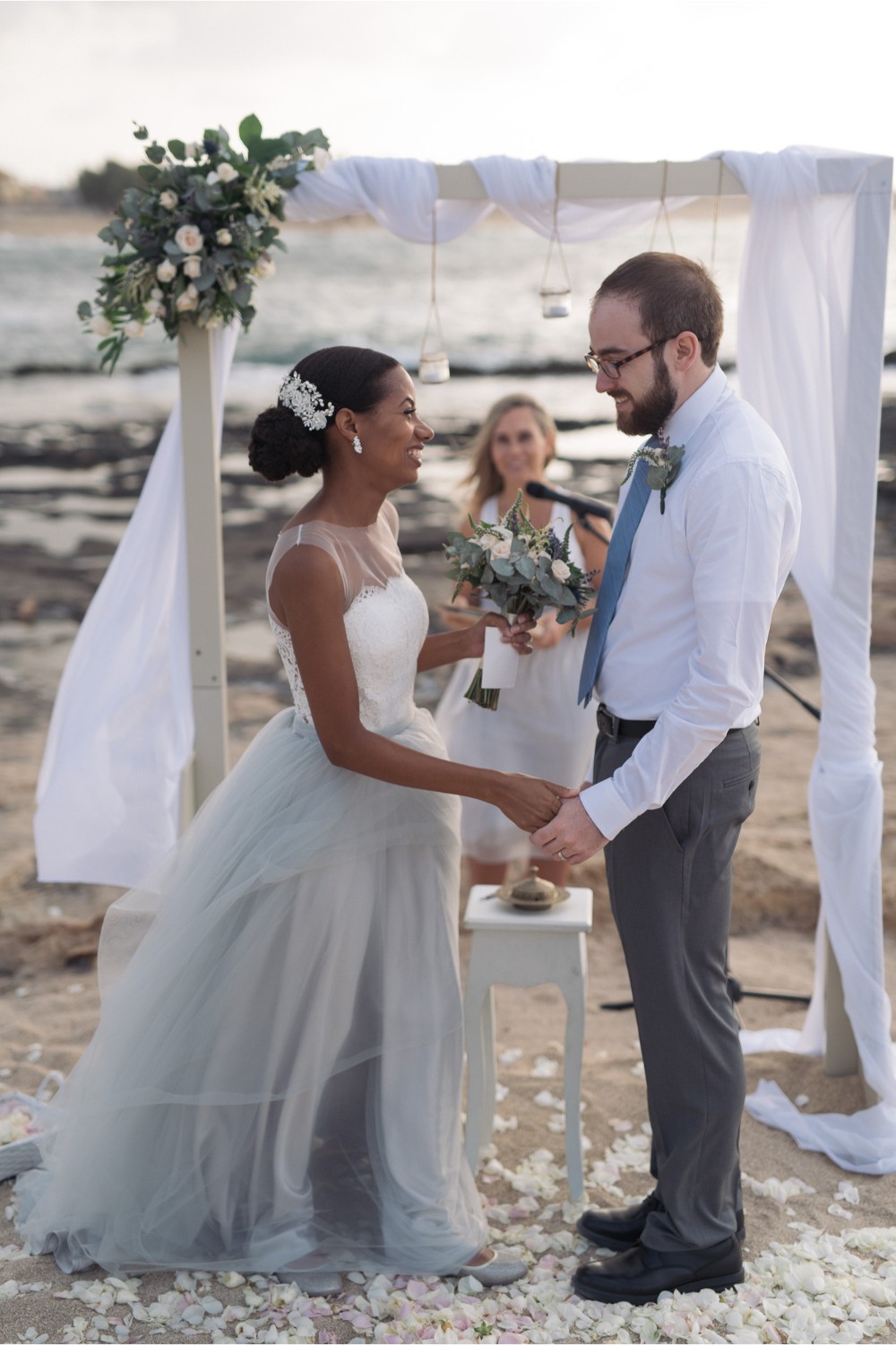 beach elopement ceremony in Crete