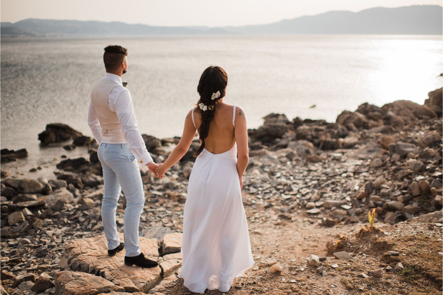 newlyweds photo session at seaside